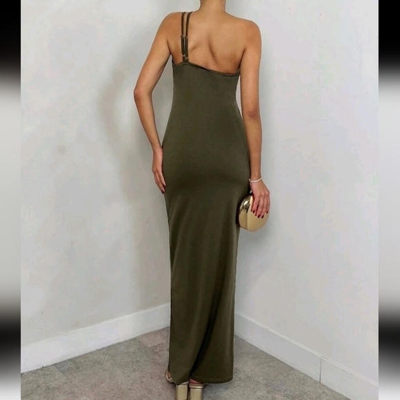 Women's Solid Color One-Shoulder Pleated Sexy Fashion Long Dress - Picture 4 of 4